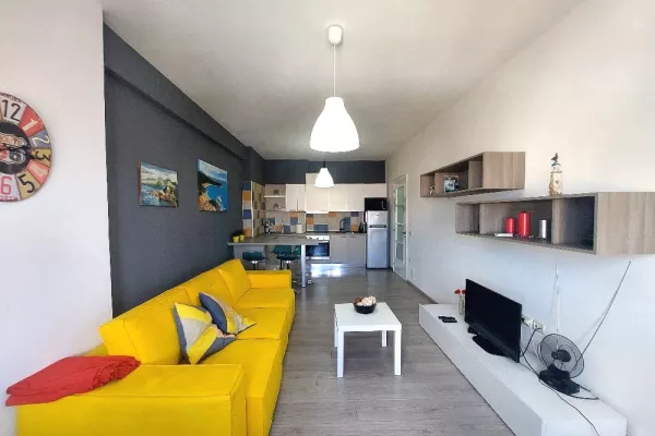 Shtepi ne shitje Apartament ne Vlore, 1+1, Mobilimi E mobiluar, Pagesa 110,000  Euro.