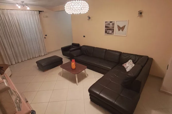 Shtepi me qera 4+1 ne Vlore - 600 Euro