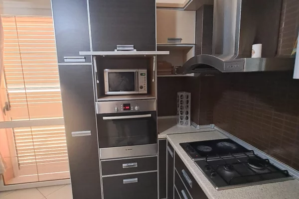 Shtepi me qera Penthose(kati i fundit panoramik) ne Vlore, 4+1, Mobilimi E mobiluar, Pagesa 600  Euro.