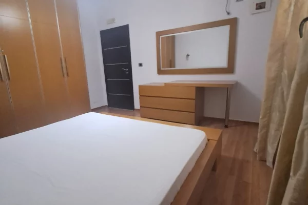 Shtepi me qera Penthose(kati i fundit panoramik) ne Vlore, 4+1, Mobilimi E mobiluar, Pagesa 600  Euro.