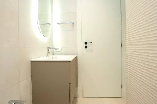 Shtepi me qera Apartament ne Vlore, Garsoniere, Mobilimi E mobiluar, Pagesa 300  Euro.