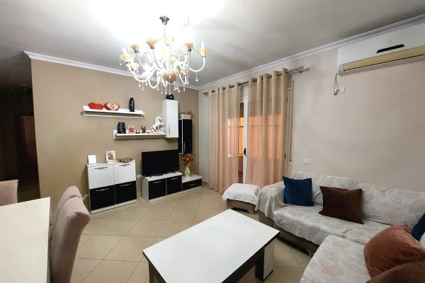 Shtepi me qera Apartament ne Vlore, 2+1, Mobilimi E mobiluar, Pagesa 500  Euro.
