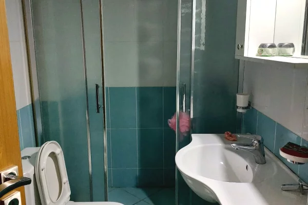 Shtepi me qera Apartament ne Vlore, 2+1, Mobilimi E mobiluar, Pagesa 500  Euro.