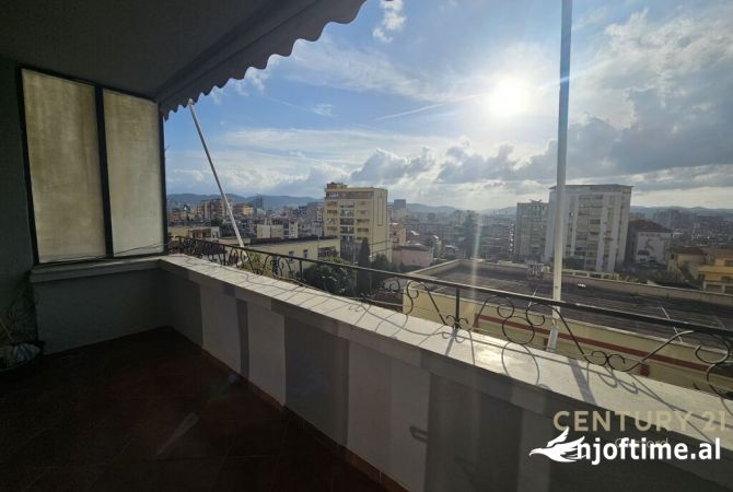 Shtepi me qera 2+1 ne Tirane - 700 Euro