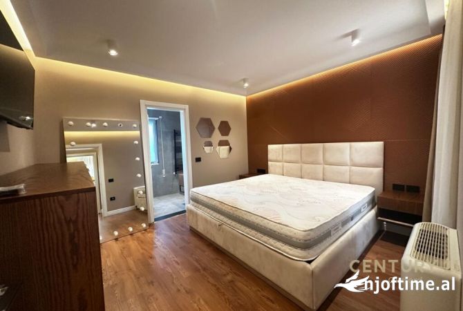 Shtepi ne shitje Apartament ne Tirane, 3+1, Mobilimi E mobiluar, Pagesa 3,600,000  Euro.
