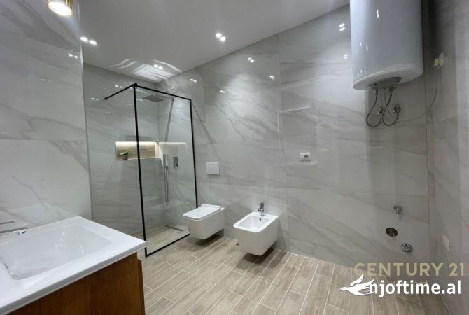 Shtepi ne shitje Apartament ne Tirane, 2+1, Mobilimi E mobiluar, Pagesa 285,000  Euro.