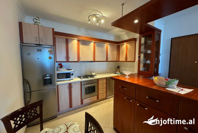 Shtepi ne shitje Apartament ne Durres, 2+1, Mobilimi E mobiluar, Pagesa 140,000  Euro.