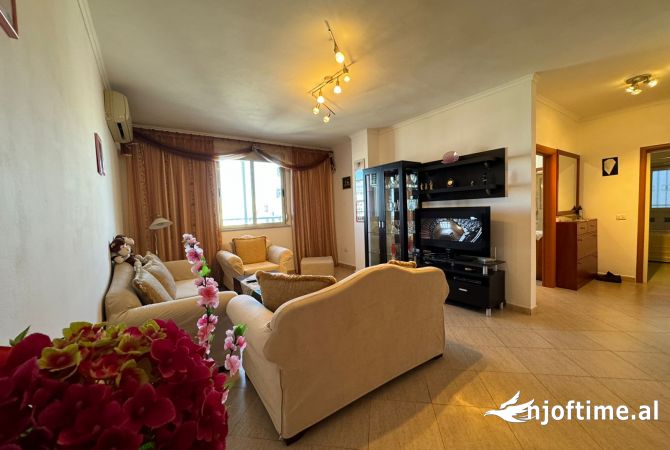 Shtepi ne shitje Apartament ne Durres, 2+1, Mobilimi E mobiluar, Pagesa 140,000  Euro.