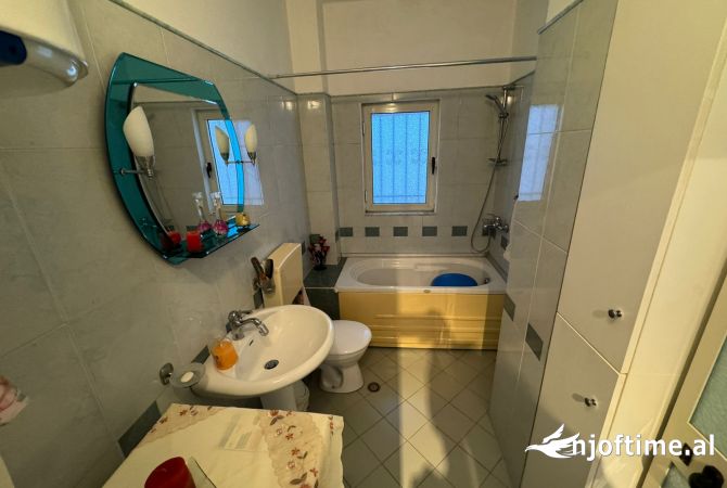 Shtepi ne shitje Apartament ne Durres, 2+1, Mobilimi E mobiluar, Pagesa 140,000  Euro.