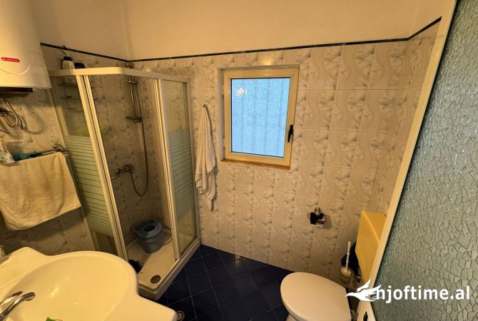 Shtepi ne shitje Apartament ne Durres, 2+1, Mobilimi E mobiluar, Pagesa 140,000  Euro.
