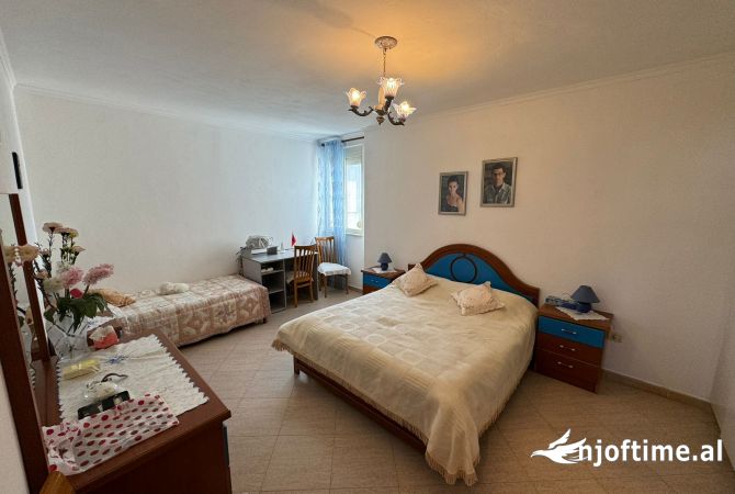 Shtepi ne shitje Apartament ne Durres, 2+1, Mobilimi E mobiluar, Pagesa 140,000  Euro.