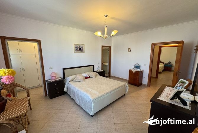 Shtepi ne shitje Apartament ne Durres, 2+1, Mobilimi E mobiluar, Pagesa 140,000  Euro.