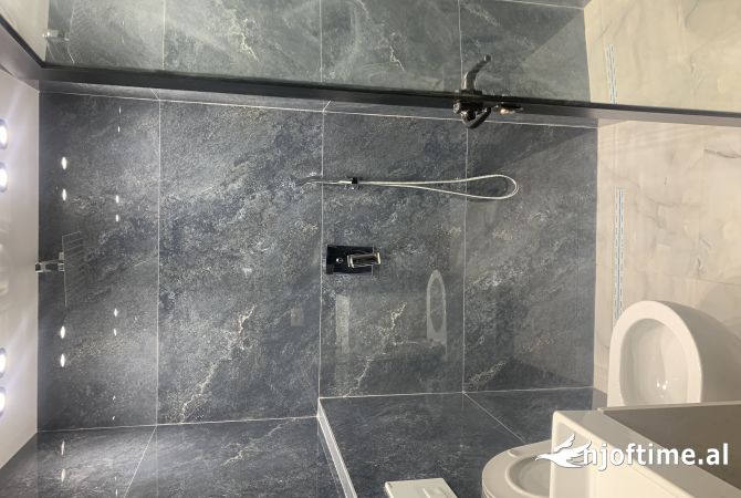 Shtepi ne shitje Apartament ne Tirane, 3+1, Mobilimi E mobiluar, Pagesa 330,000  Euro.