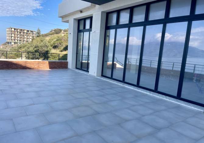 Ambient biznesi me qera 2+1 ne Vlore - 1,200 Euro