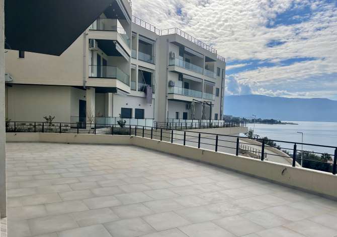 Radhim, Ambjent Restoranti me Qira