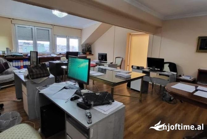 Ambient biznesi me qera 3+1 ne Tirane - 3,200 Euro