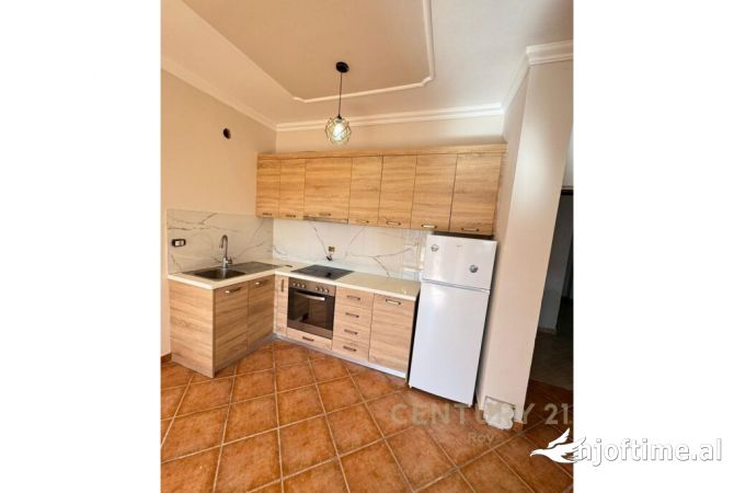 Shtepi ne shitje Apartament ne Durres, 1+1, Mobilimi Bosh, pa mobiluar, Pagesa 64,000  Euro.