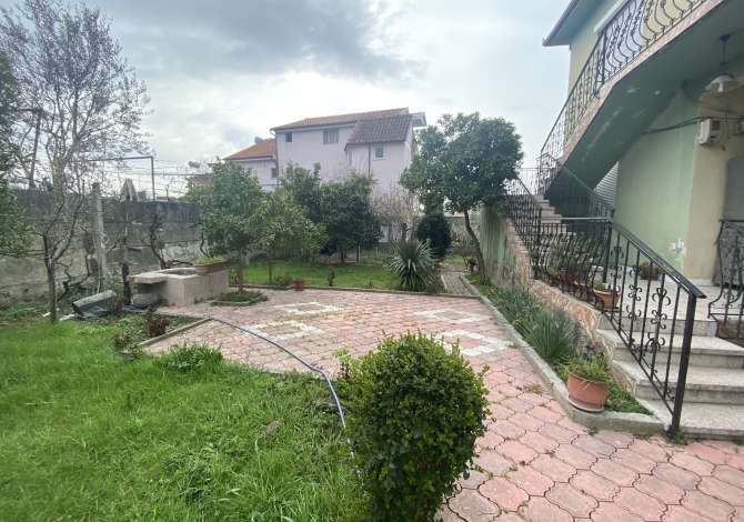 Shtepi ne shitje Shtepi Private ne Tirane, 4+1, Mobilimi Pjeserisht e mobiluar, Pagesa 165,000  Euro.