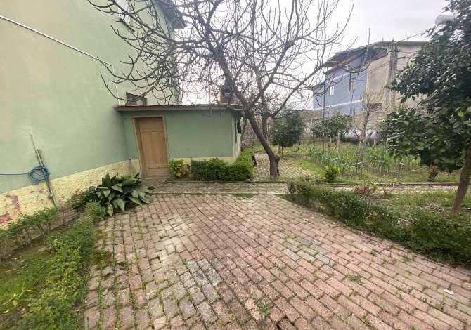 Shtepi ne shitje Shtepi Private ne Tirane, 4+1, Mobilimi Pjeserisht e mobiluar, Pagesa 165,000  Euro.