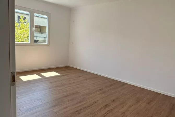 Shtepi ne shitje Apartament ne Tirane, 2+1, Mobilimi Bosh, pa mobiluar, Pagesa 129,000  Euro.