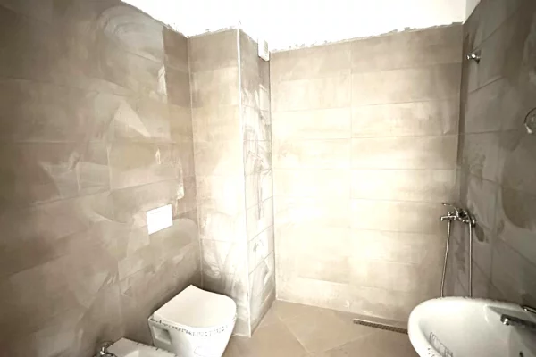 Appartamento in vendita a Tirana 1+1, Vuoto