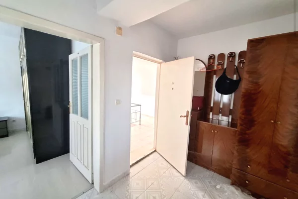 Shtepi ne shitje Apartament ne Tirane, 2+1, Mobilimi Bosh, pa mobiluar, Pagesa 115,000  Euro.