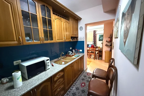 Shtepi ne shitje Shtepi Private ne Tirane, 4+1, Mobilimi E mobiluar, Pagesa 165,000  Euro.