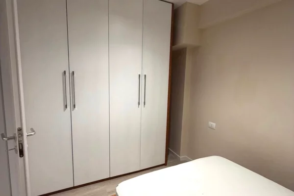 Shtepi me qera Apartament ne Tirane, 2+1, Mobilimi E mobiluar, Pagesa 60,000  Leke.