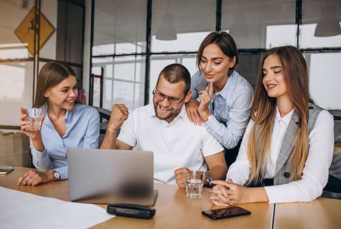 Njoftime Pune Ekonomiste, Shites/e ne dyqan dhe Punonjese marketingu 