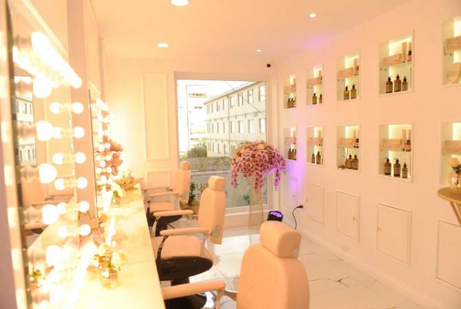 Job Offers in Tirana, Profession Parukiere dhe Estetiste thonjsh  , With experience, Payment By Agreement.