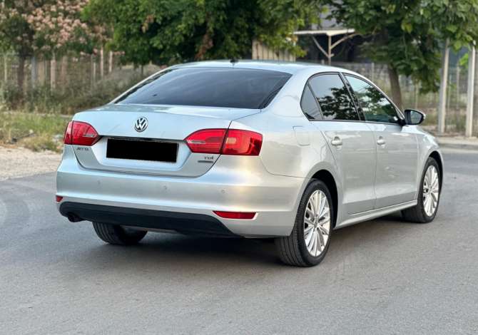 Makina me qera Volkswagen Jetta duke nisur nga 45 euro dita ,Aeroport Rinas