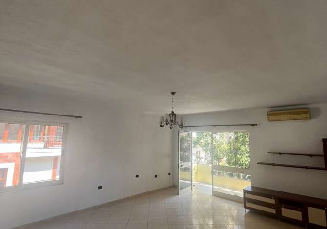 Ambient biznesi me qera 4+1 ne Tirane - 900 Euro