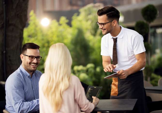Njoftime Pune 1. Kamarier/e 🍽️ 2. Bankier/e 💳 3. Picier 🍕