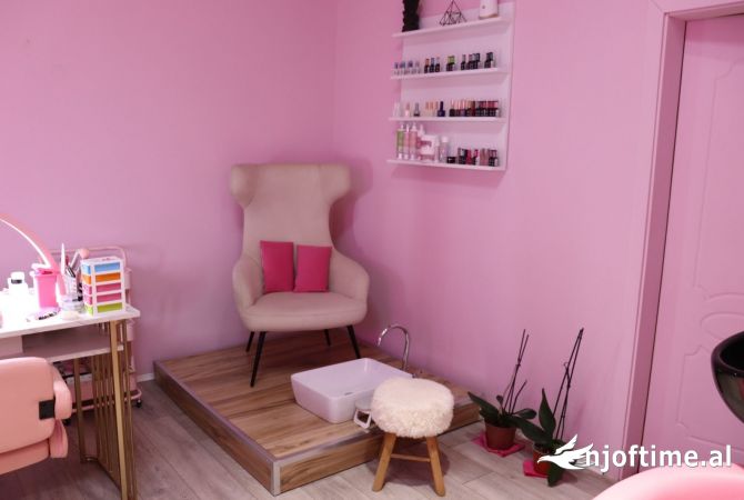 Ambient biznesi me qera 1+1 ne Tirane - 300 Euro