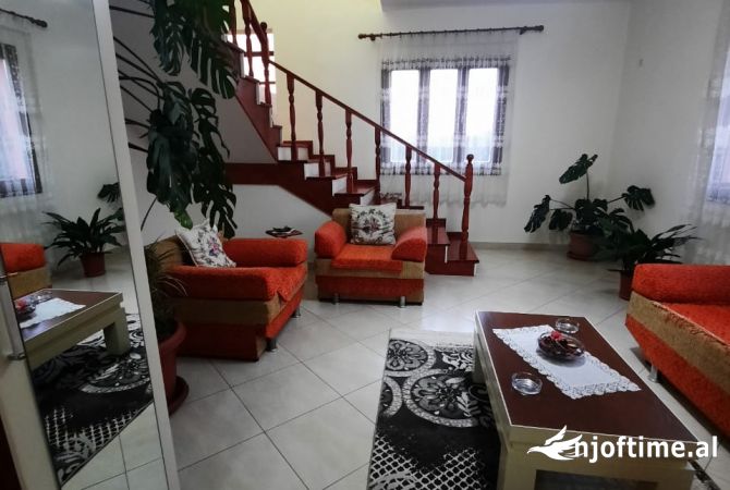 Shtepi me qera Vila Luksoze ne Tirane, 4+1, Mobilimi E mobiluar, Pagesa 1,400  Euro.