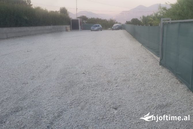 Truall ose Toke ne Tirane - 50,000 Leke