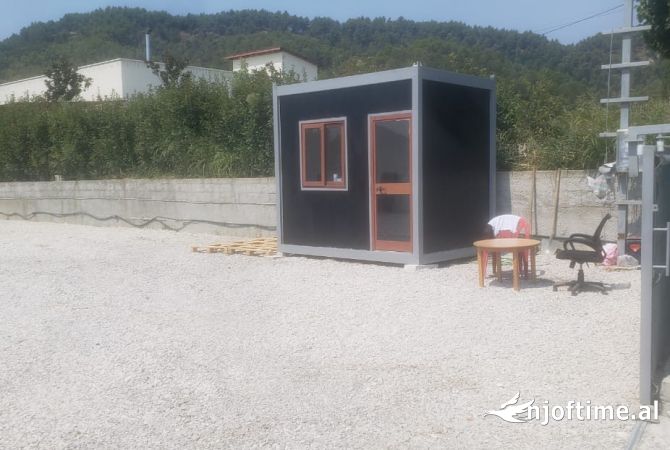 Truall ose Toke ne Tirane - 50,000 Leke