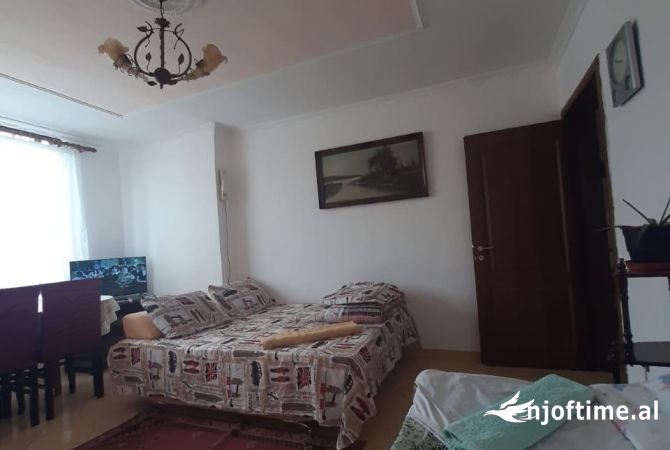 Shtepi me qera Apartament ne Tirane, 2+1, Mobilimi E mobiluar, Pagesa 50,000  Leke.