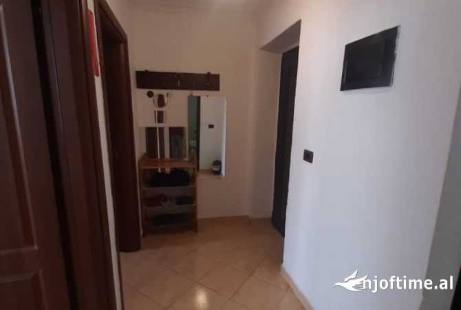 Shtepi me qera Apartament ne Tirane, 2+1, Mobilimi E mobiluar, Pagesa 50,000  Leke.