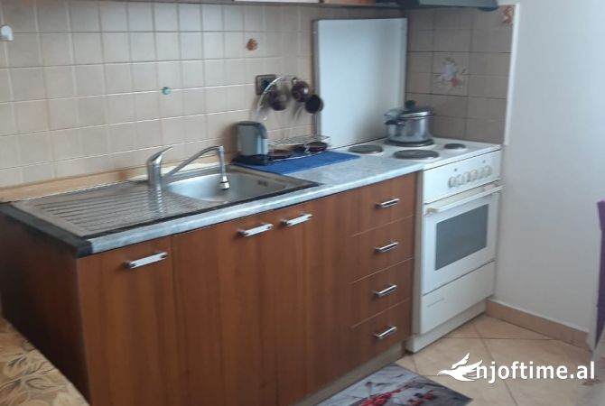 Shtepi me qera Apartament ne Tirane, 2+1, Mobilimi E mobiluar, Pagesa 50,000  Leke.