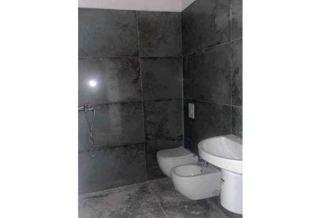 Ambient biznesi ne shitje 3+1 ne Tirane - 103,000 Euro