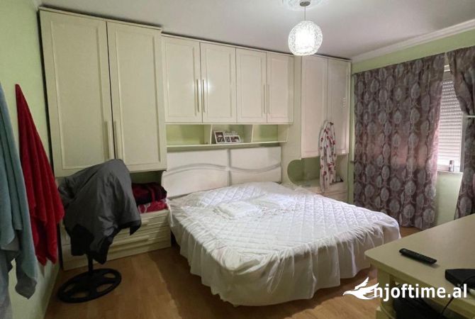 Shtepi me qera Apartament ne Tirane, 3+1, Mobilimi E mobiluar, Pagesa 600  Euro.