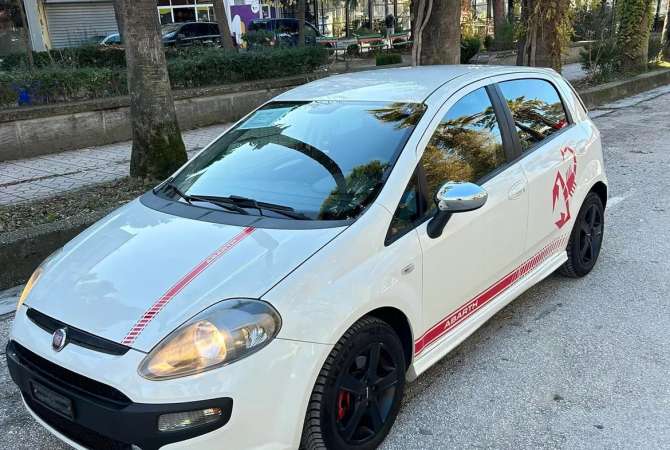 Makina ne shitje ne Tirane - 3,900 Euro