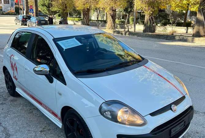Makina ne shitje  ne Tirane - 3,900 Euro