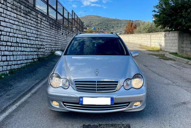 Makina ne shitje  ne Fier - 3,800 Euro
