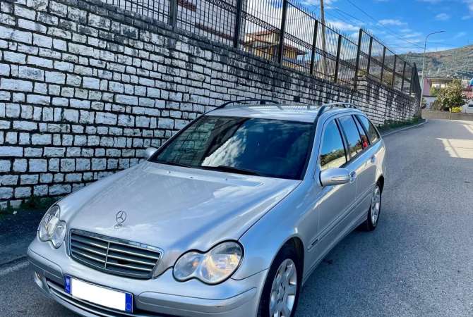 Makina ne shitje  ne Fier - 3,800 Euro