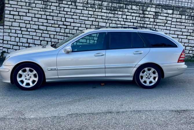 Makina ne shitje  ne Fier - 3,800 Euro