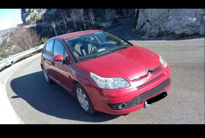 Makina ne shitje  ne Tirane - 2,400 Euro