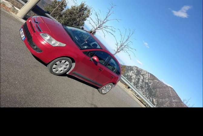 Makina ne shitje  ne Tirane - 2,400 Euro
