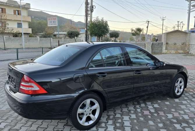 Makina ne shitje  ne Fier - 3,500 Euro